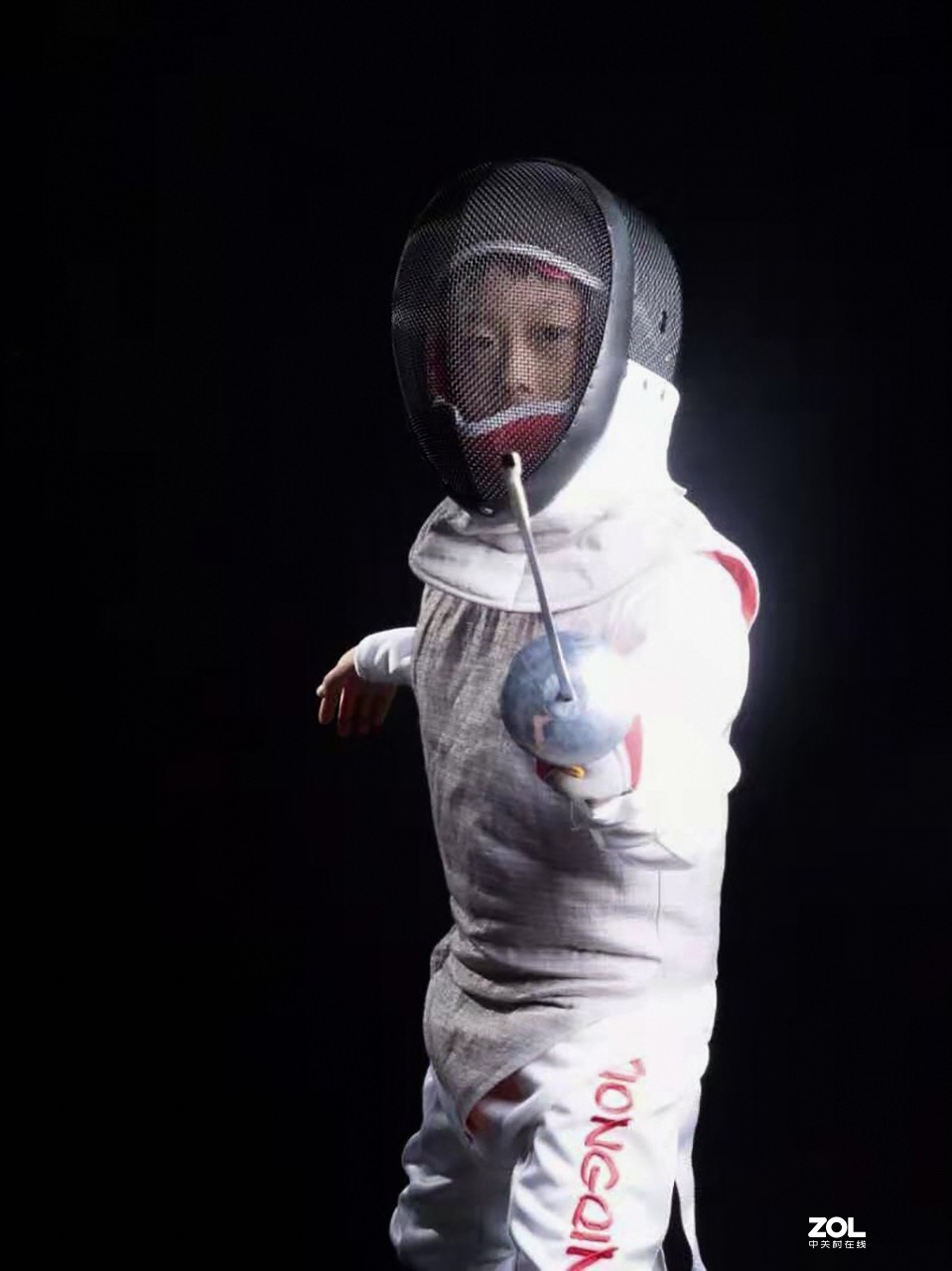 横戈击剑未足豪，落笔纵横风雨疾