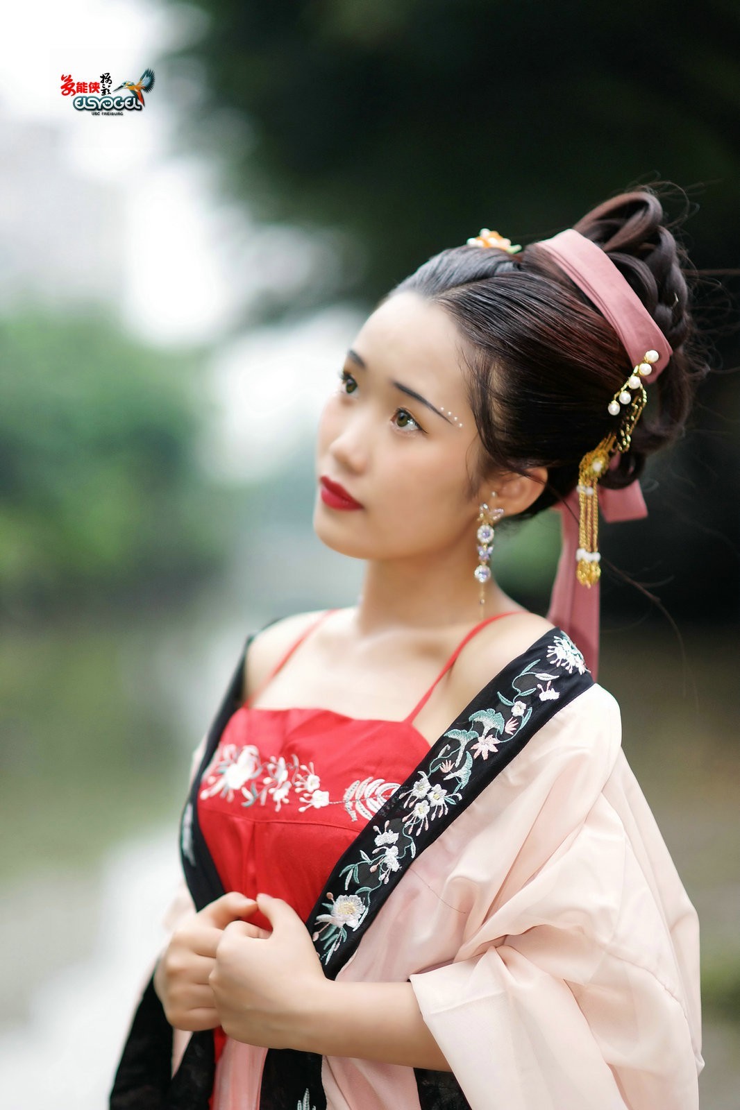 河边汉服少女媛媛