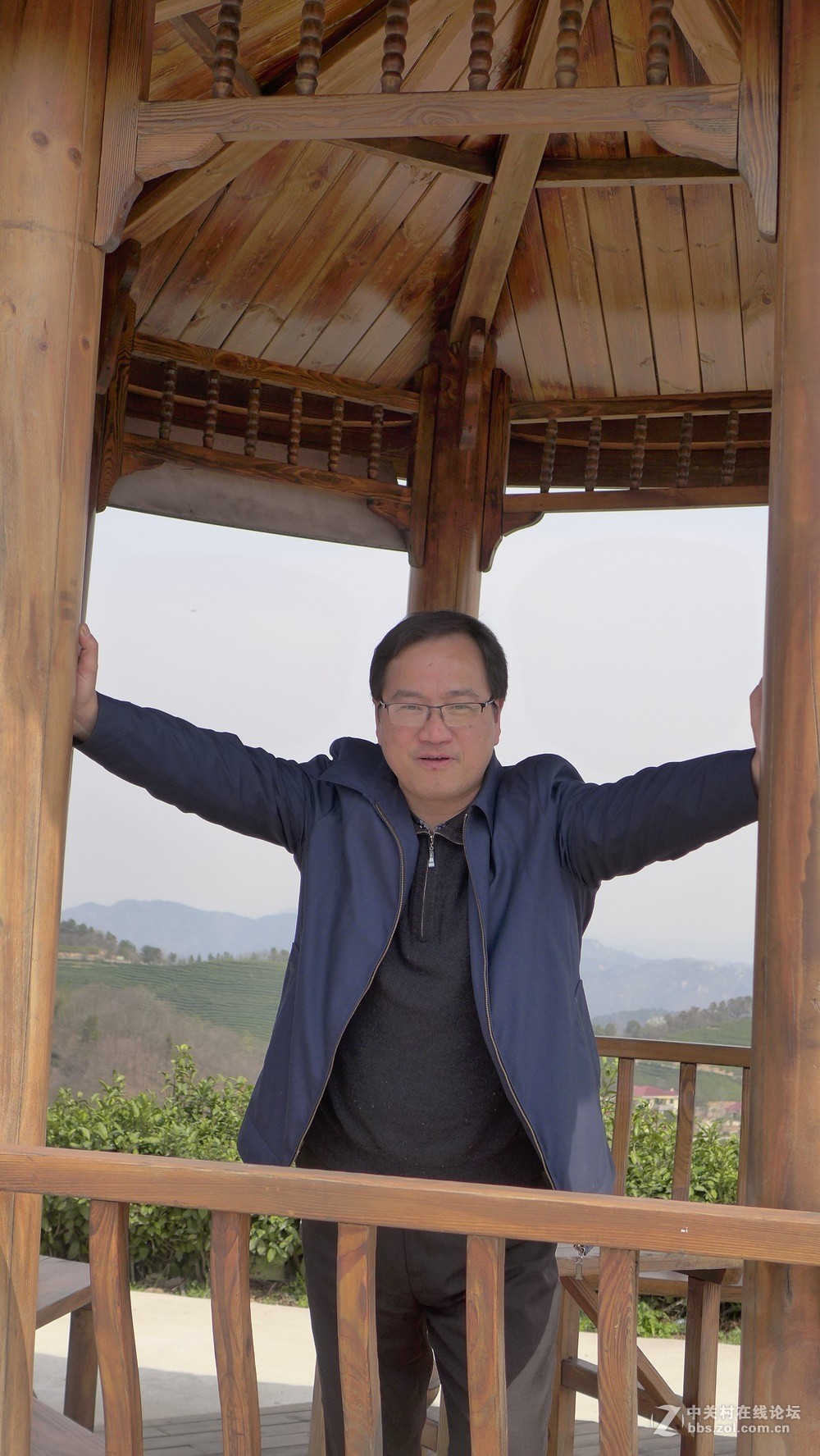 使用闪光灯补光，为什么对象脸上灰蒙蒙的？