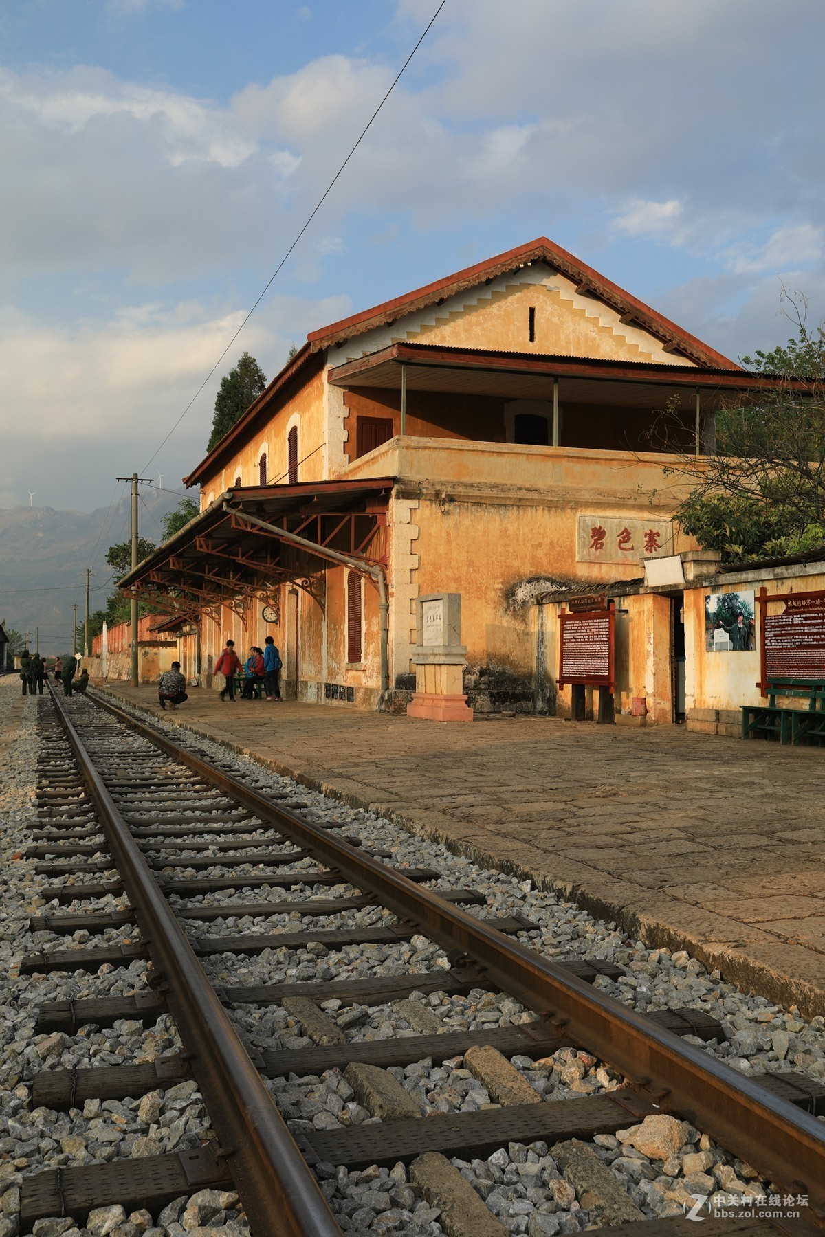 傍晚的碧色寨火车站