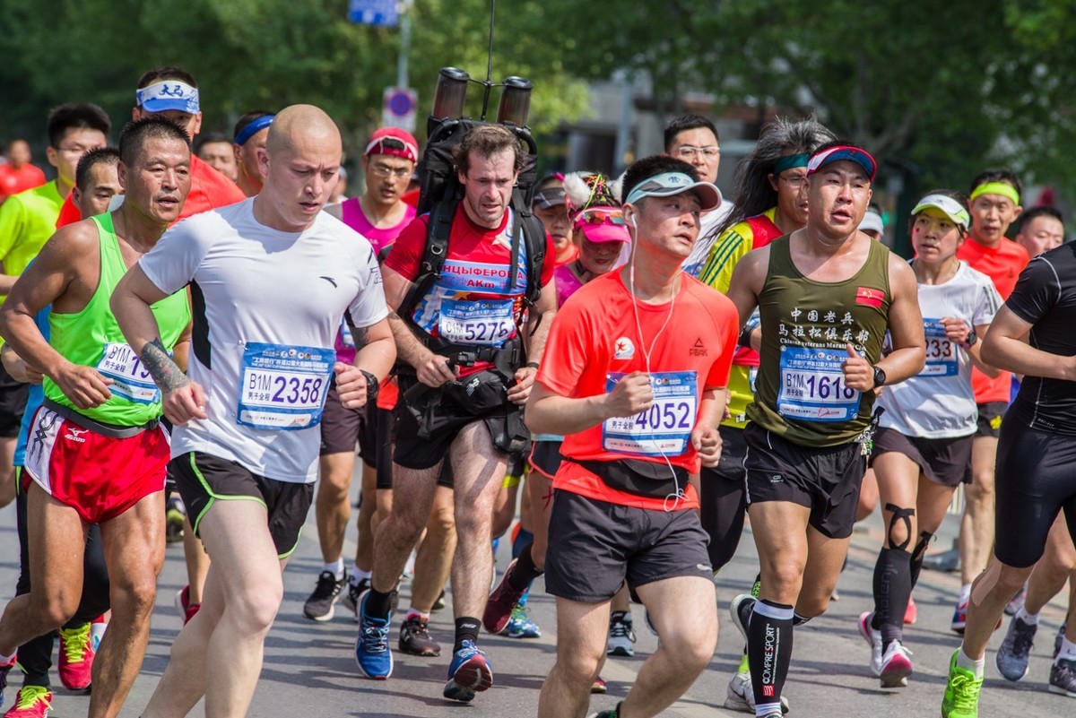 工商银行杯第32届大连国际马拉松赛六选手众相生