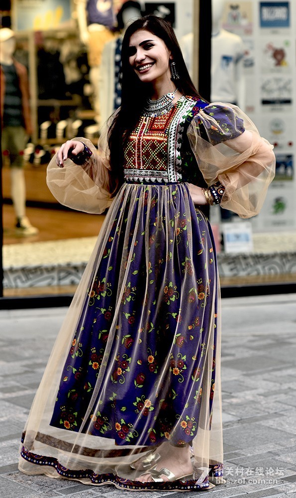 街拍阿富汗美女服装设计师ayeda雨新