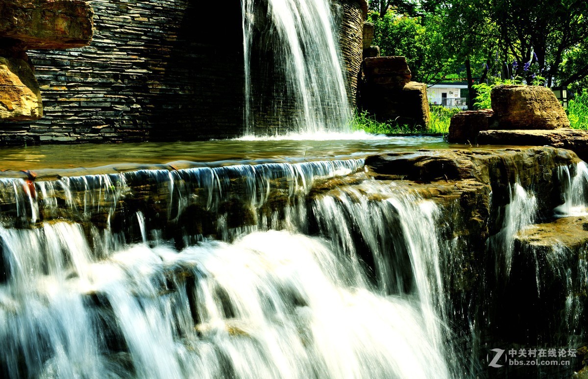 公园人造小瀑布拍摄