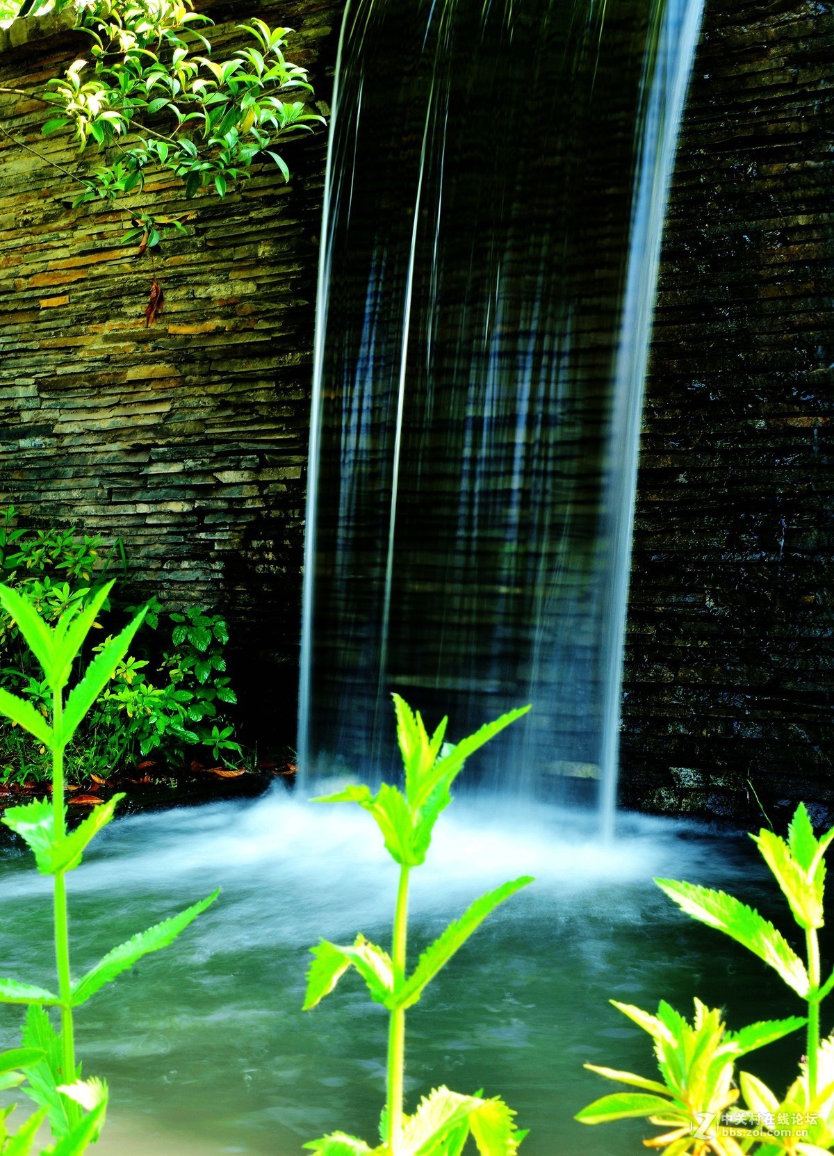 公园人造小瀑布拍摄