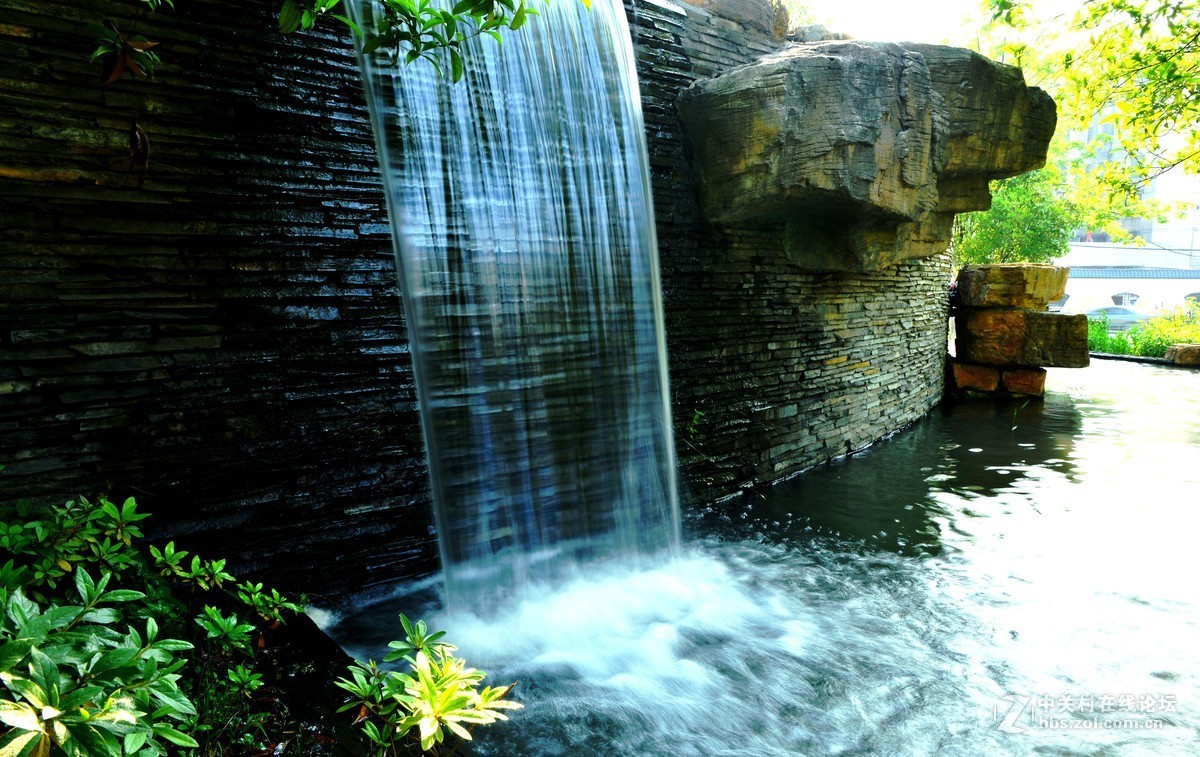 公园人造小瀑布拍摄