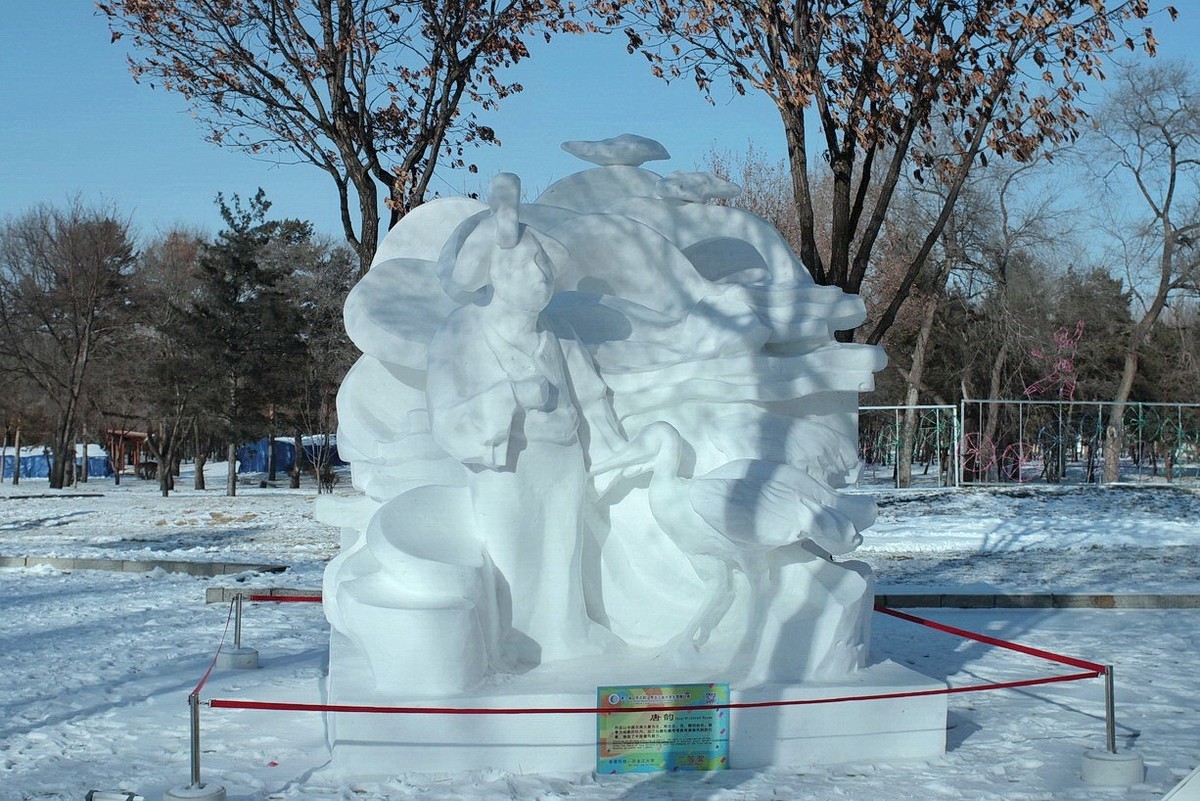 二伏天赏雪雕