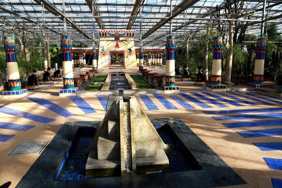 幻城仙境（1）爱丽丝大人国和小人国----拍摄于天津滨海生态农业科技园区