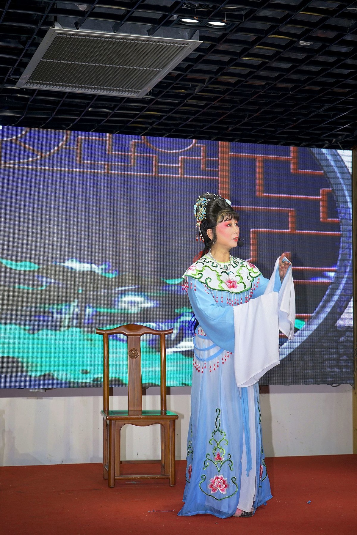 武汉海山艺术城午台越剧盘妻索妻荷亭