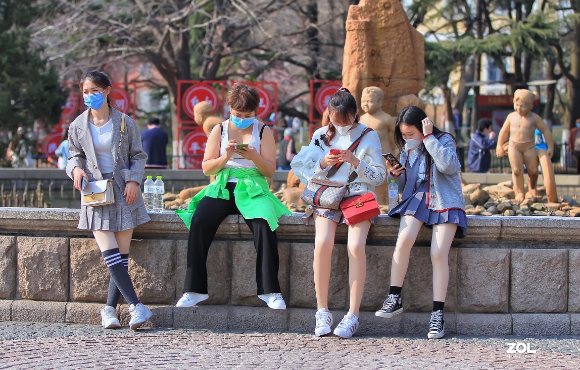 公园随拍还是《兰花与美女》又是一大堆妹子！哈哈！！