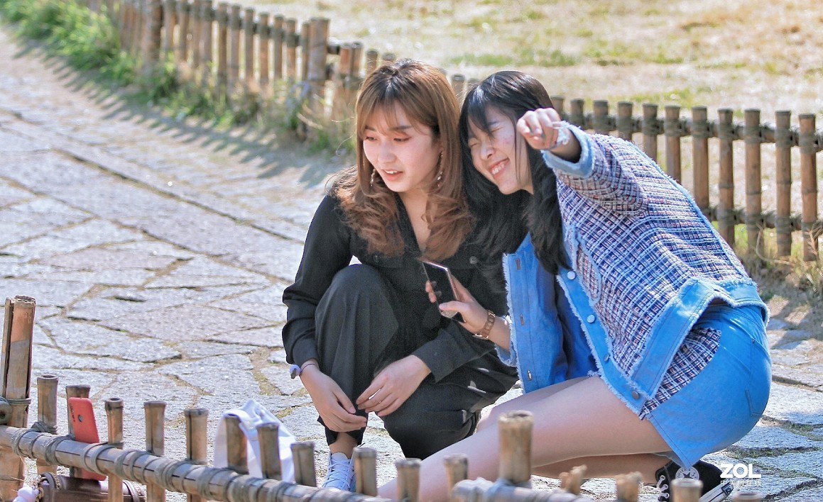 公园随拍还是《兰花与美女》又是一大堆妹子！哈哈！！