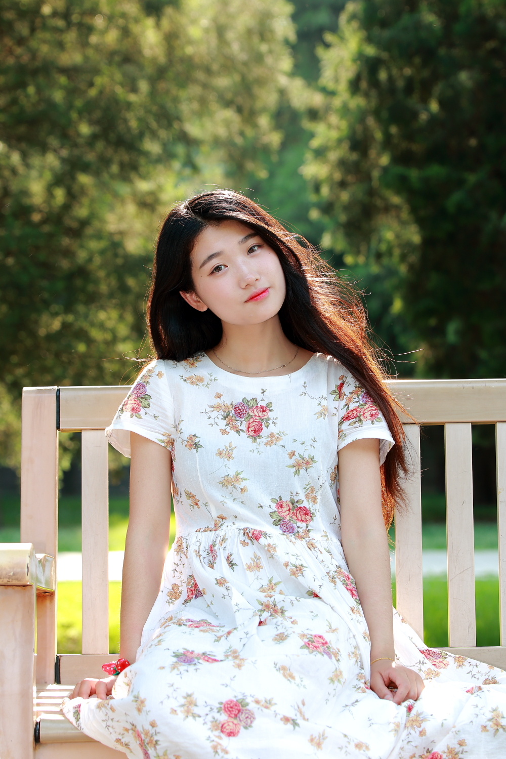 相约地坛品味初夏小美女梦依