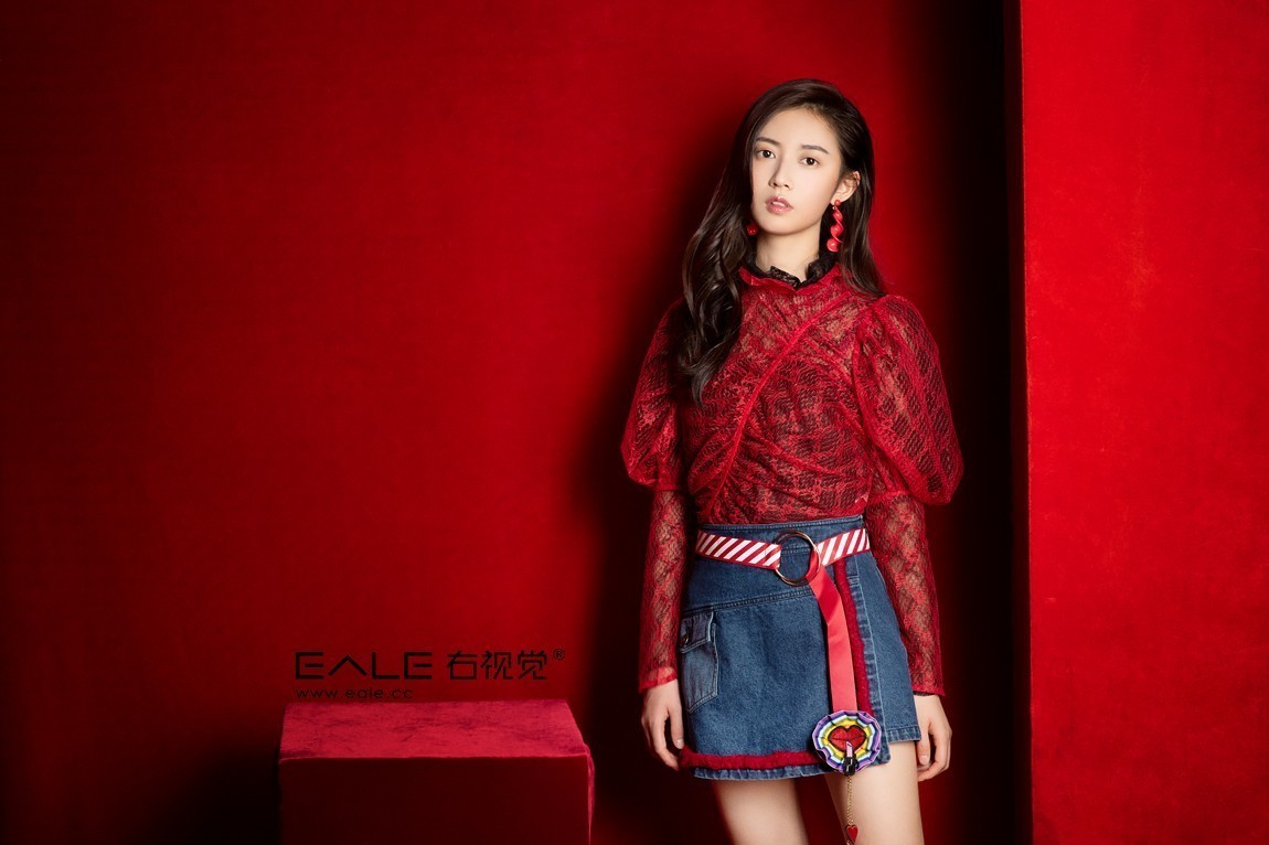 【右视觉摄影】 故人劝她有南墙，她说我偏要勉强：＂赵敏＂陈钰琪时尚写真大片