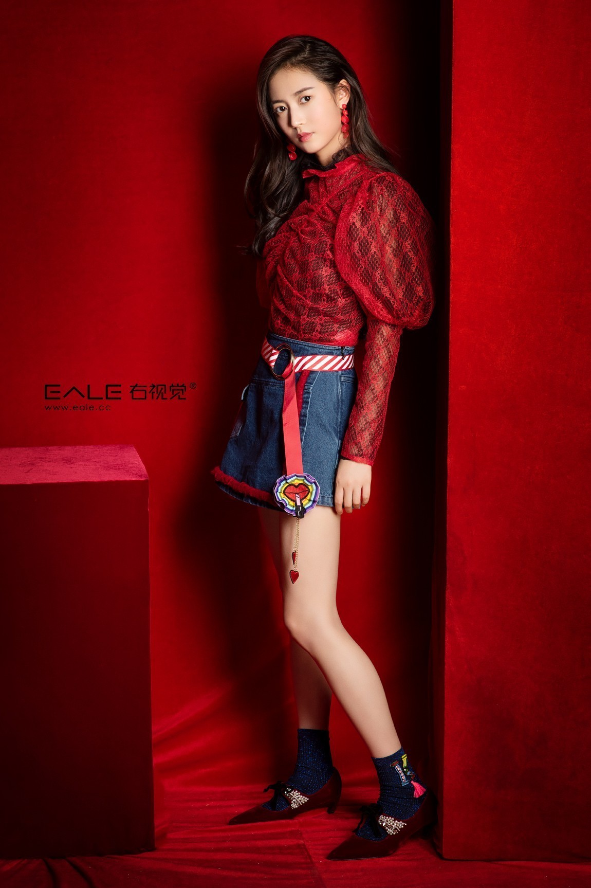 【右视觉摄影】 故人劝她有南墙，她说我偏要勉强：＂赵敏＂陈钰琪时尚写真大片