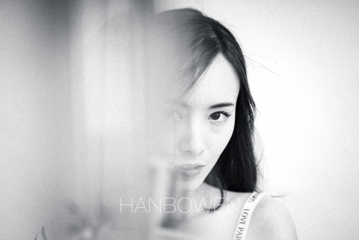 黑白情绪，女孩拍出这样的感觉实在令人感到惭愧