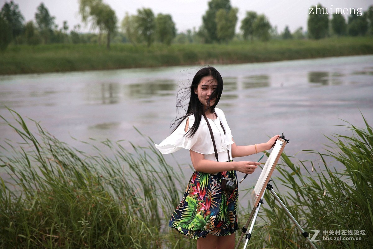 山东美院美女写生片1
