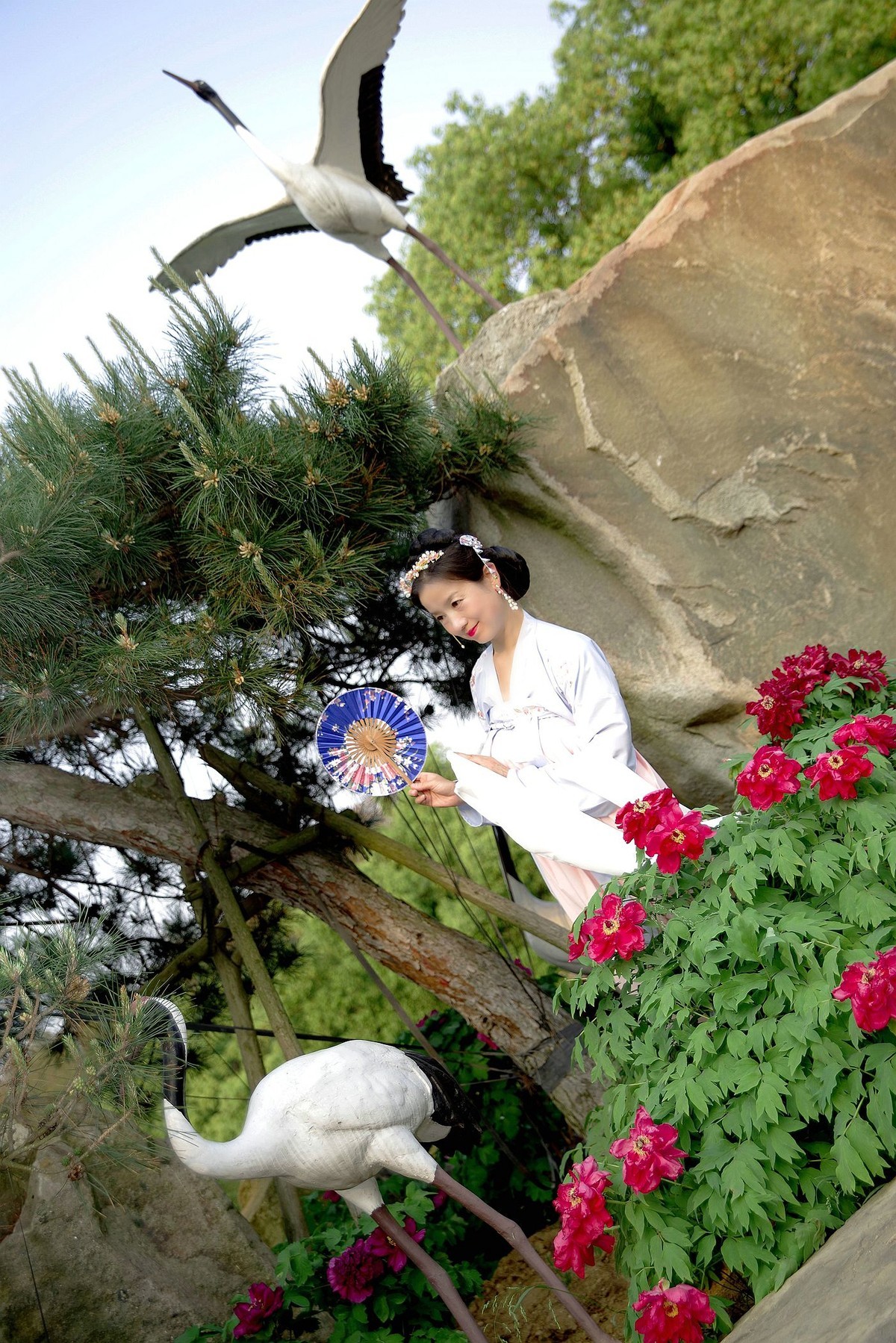 请假貼--环境人像外拍--美女老师赏花在东湖牡丹园！