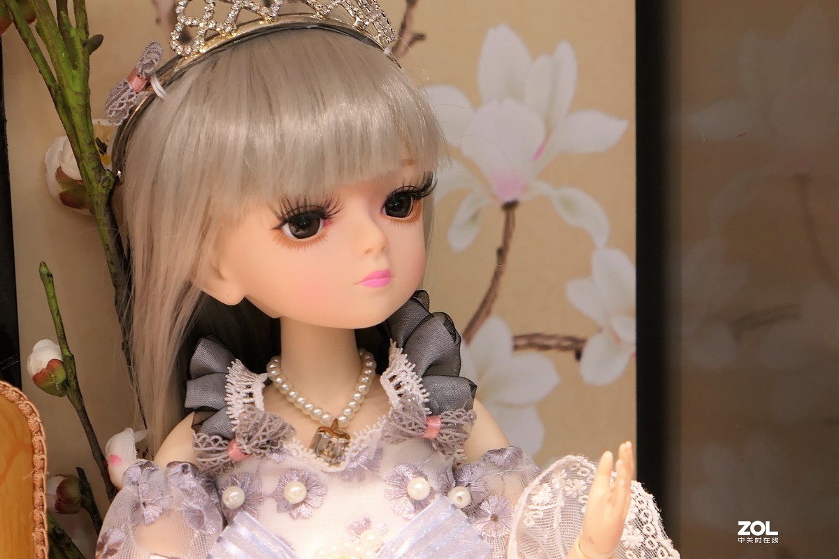 【可爱的小女孩】——摄于上海环球港