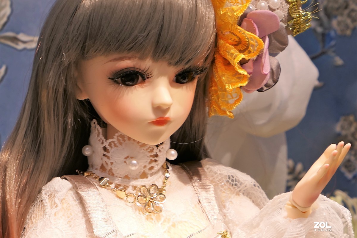 【可爱的小女孩】——摄于上海环球港