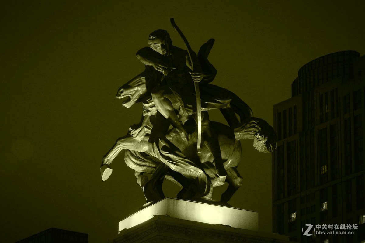 夜拍天津大光明桥上的艺术雕塑