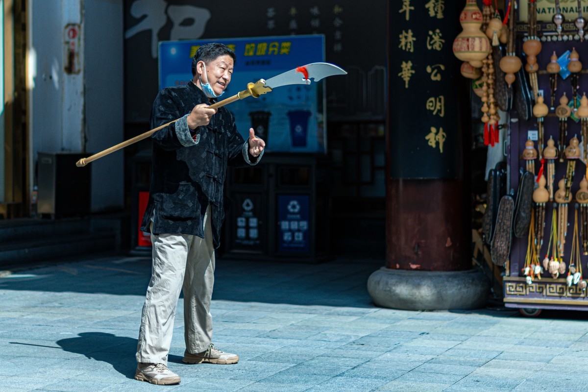 Z50 + 尼康 50/1.4G 扫街城隍庙