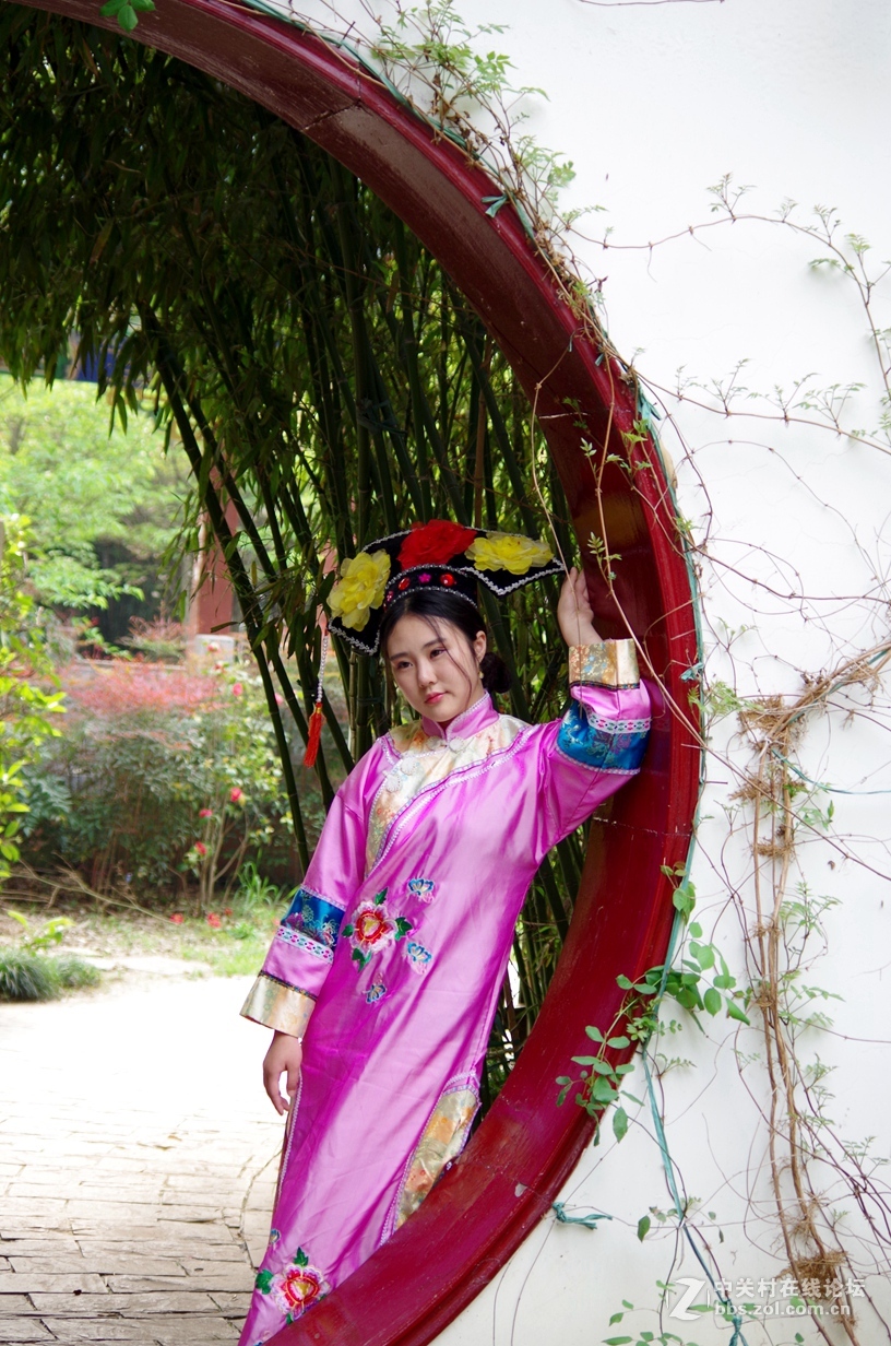 一组美丽的格格献给广大论坛好友