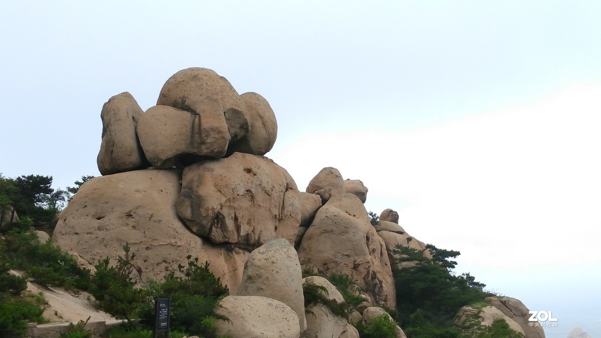 九仙山龙潭大峡谷、五莲山光明寺，被苏轼赞为奇秀不减雁荡。