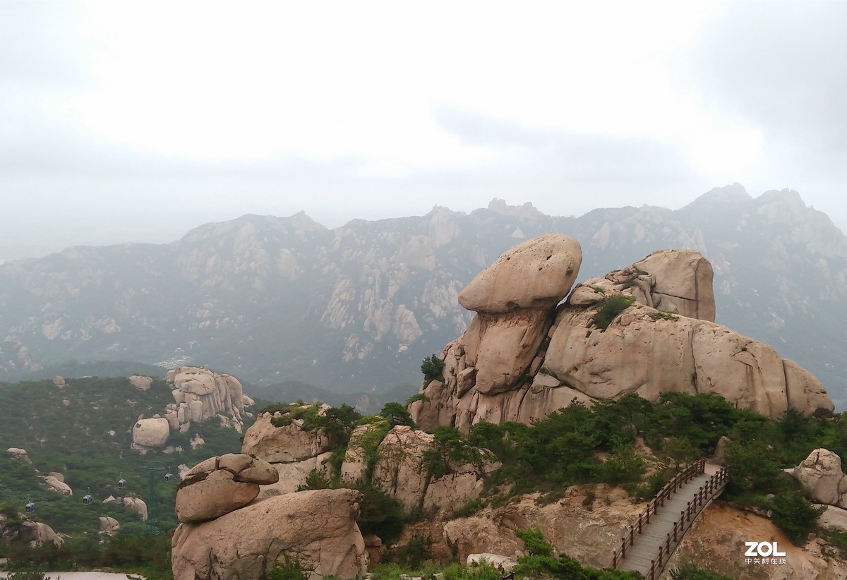 九仙山龙潭大峡谷、五莲山光明寺，被苏轼赞为奇秀不减雁荡。