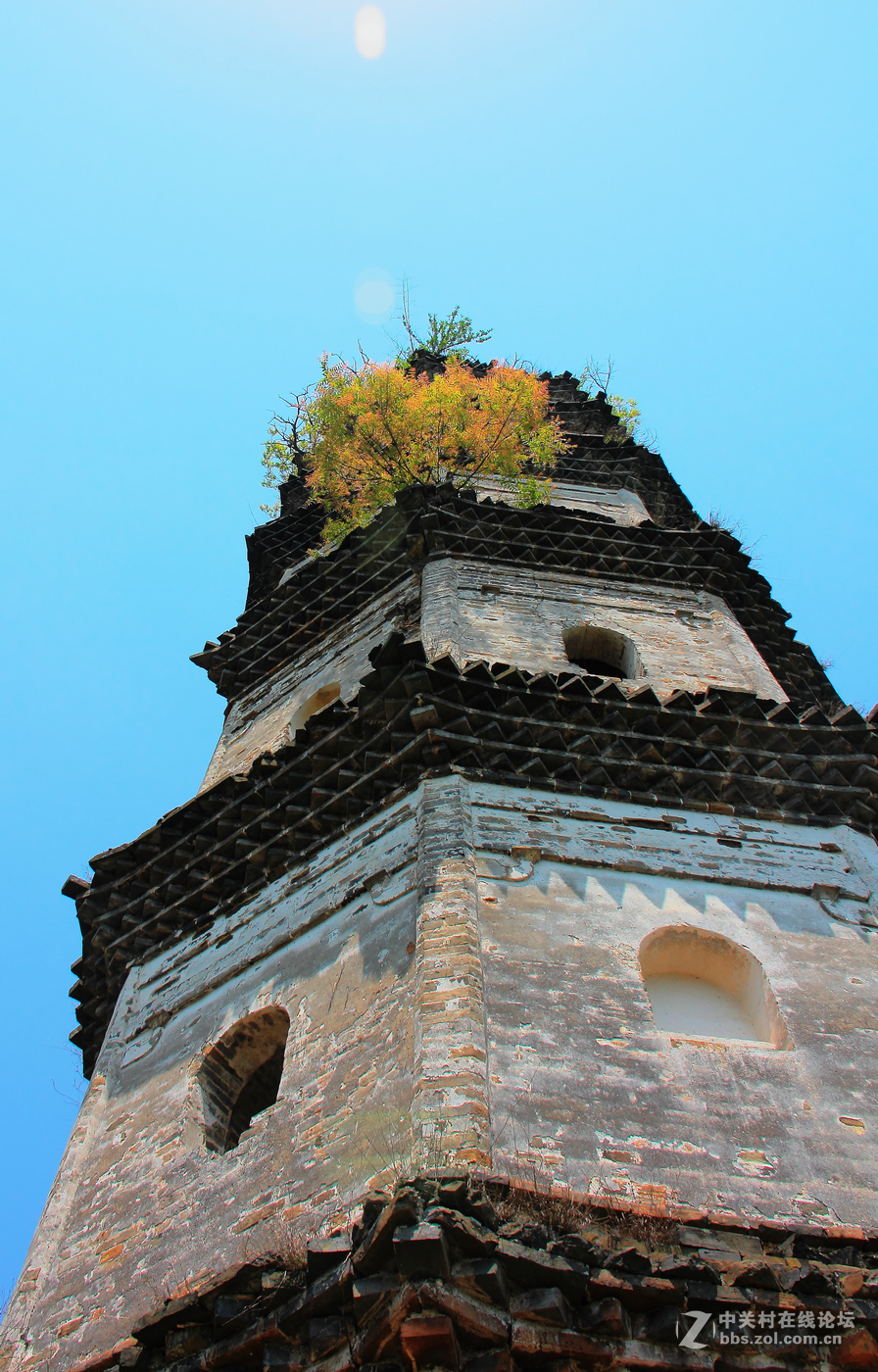 号称塔坚强的江西德兴半边古塔500年屹立不倒2