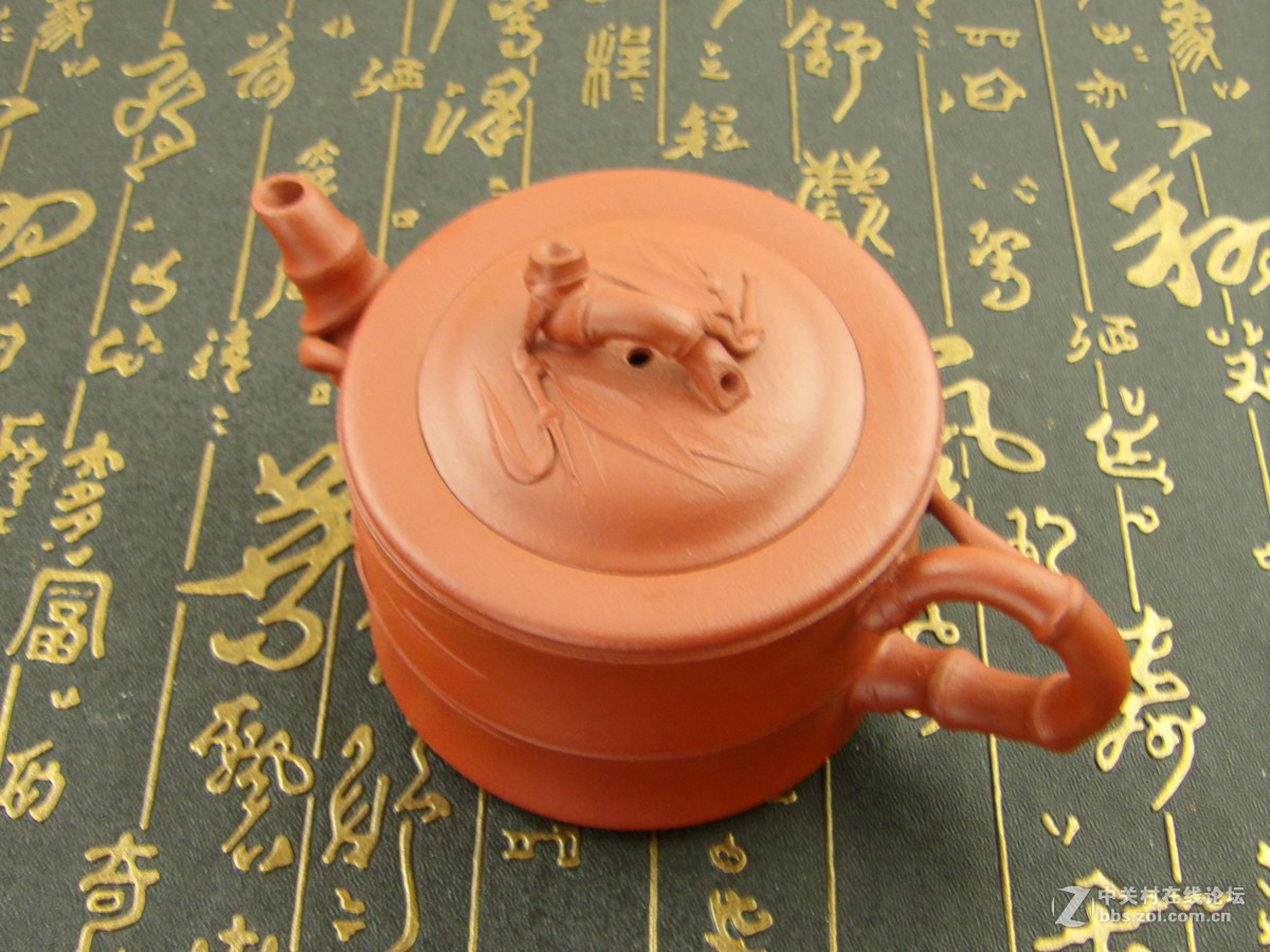 一组紫砂壶