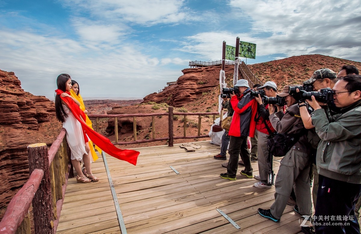 胭脂映丹霞（人像二）祁连山歌