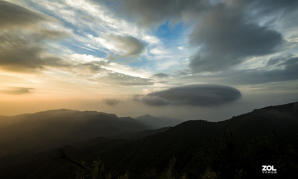 太阳出来喜洋洋