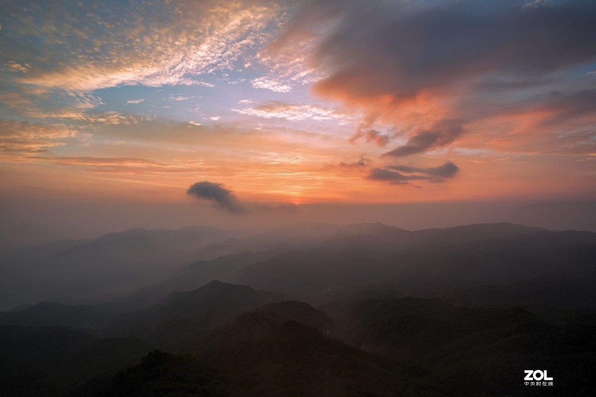 太阳出来喜洋洋