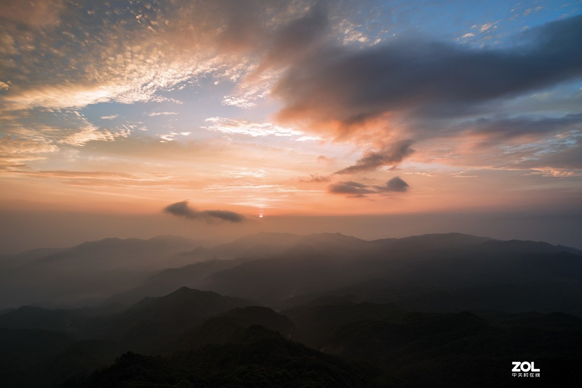 太阳出来喜洋洋