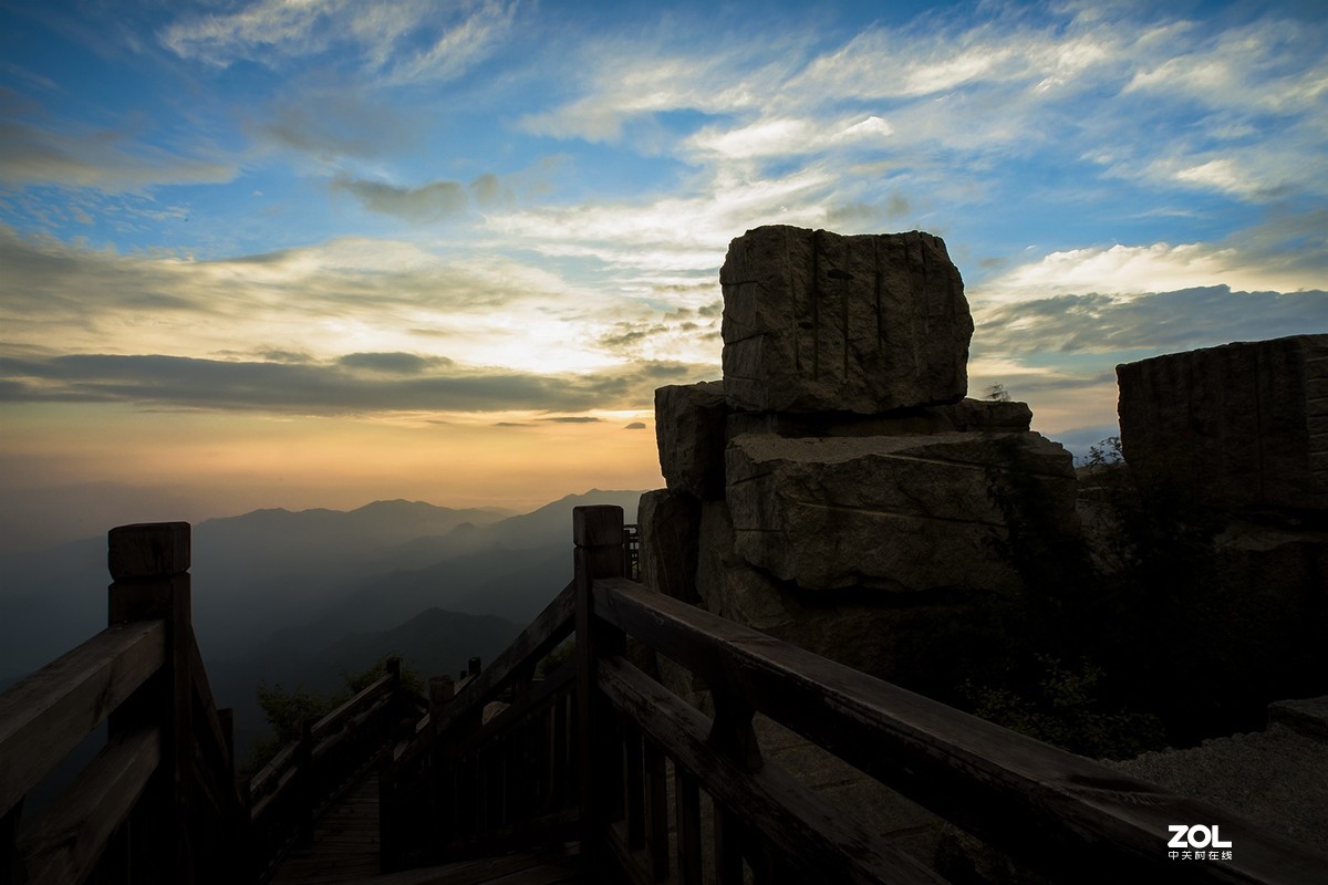 太阳出来喜洋洋