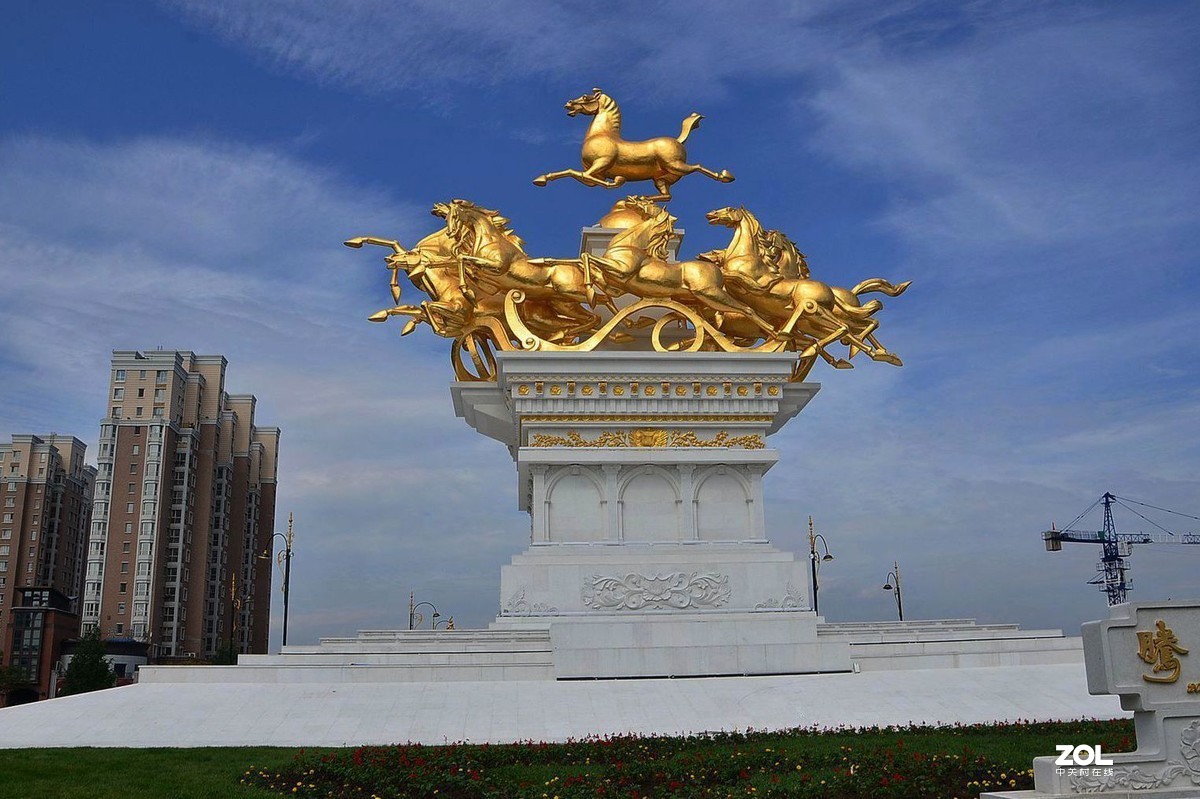 牡丹江大桥——群马奔腾雕塑