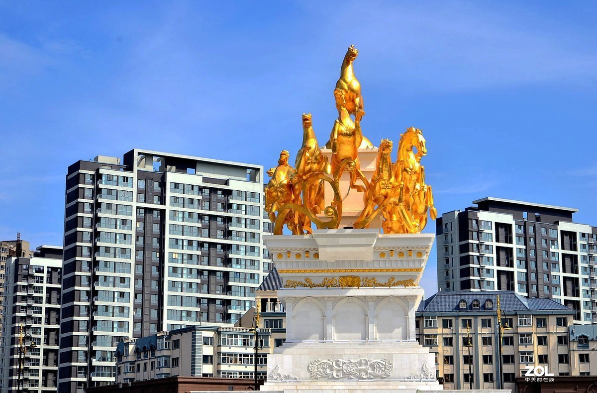 牡丹江大桥——群马奔腾雕塑