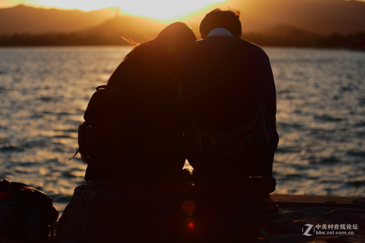 抓拍甜蜜的一吻！