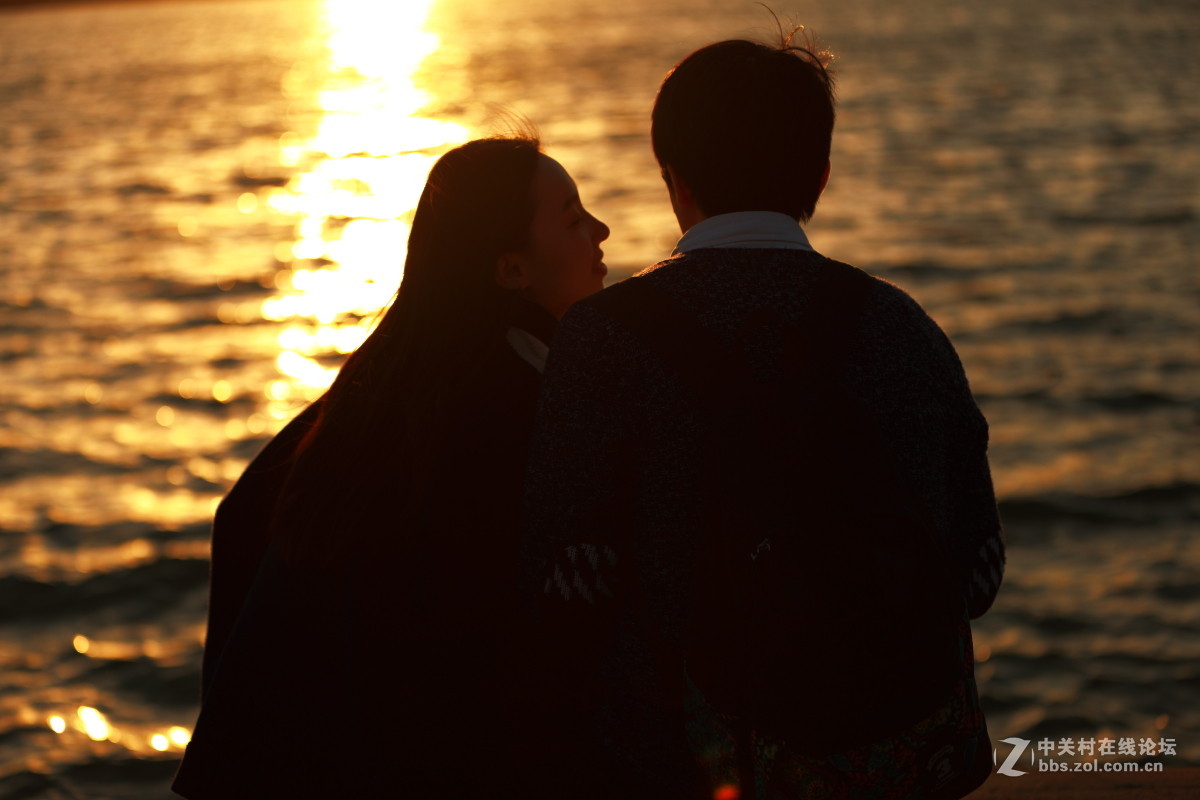 抓拍甜蜜的一吻！