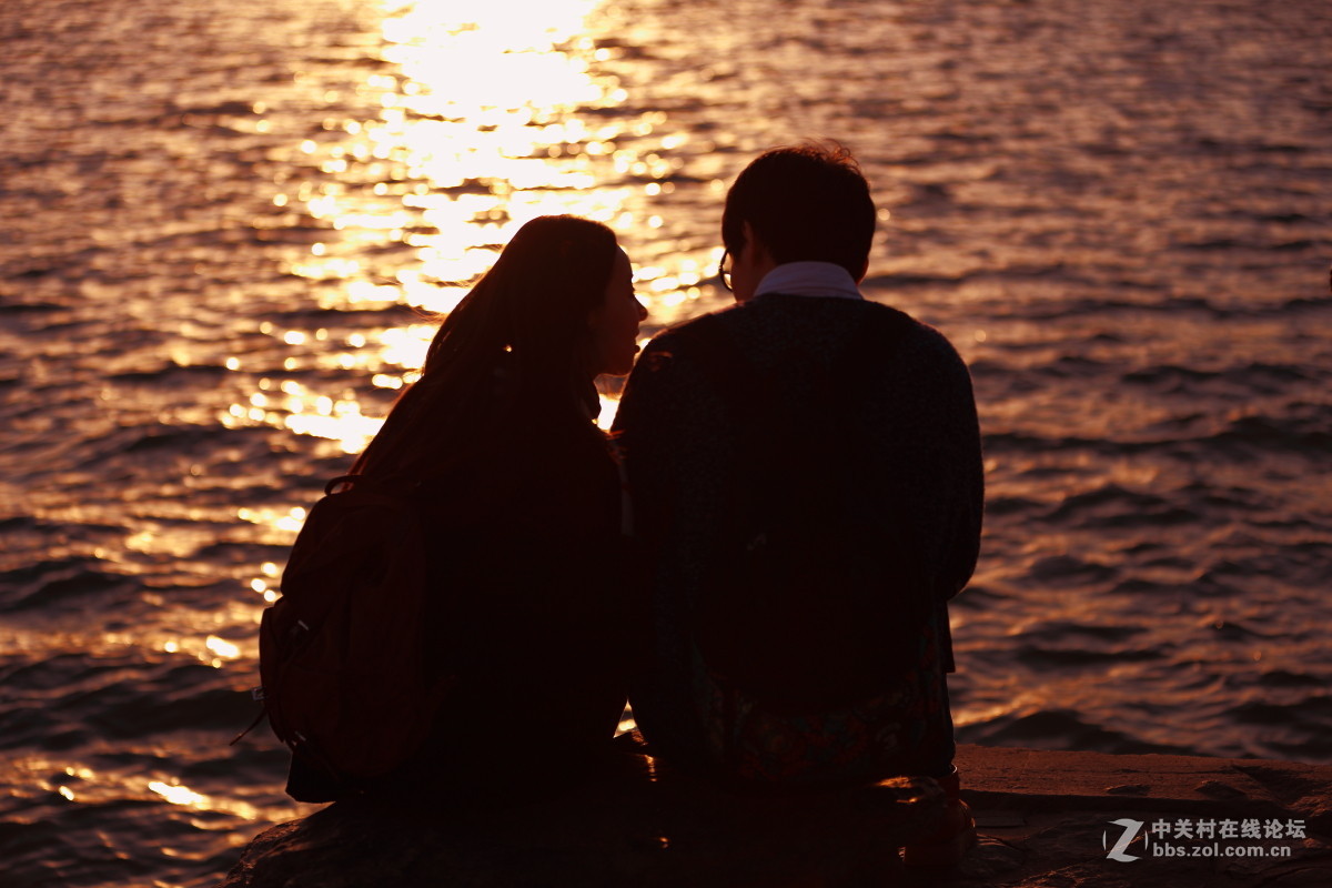 抓拍甜蜜的一吻！