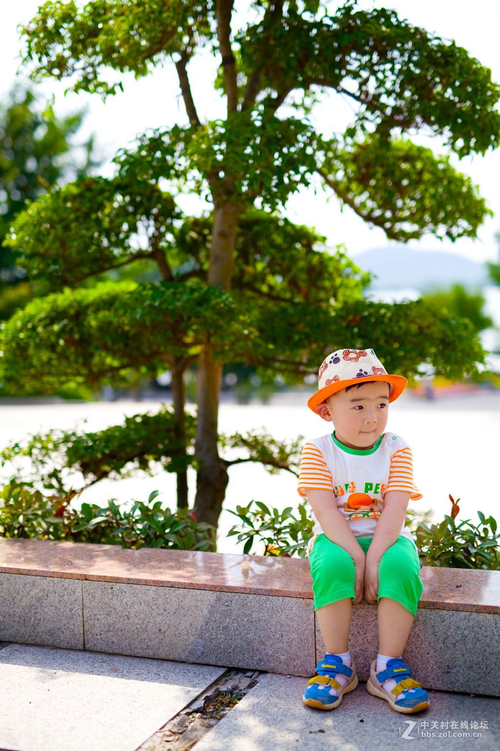 额，今天下午外拍的朋友的孩子