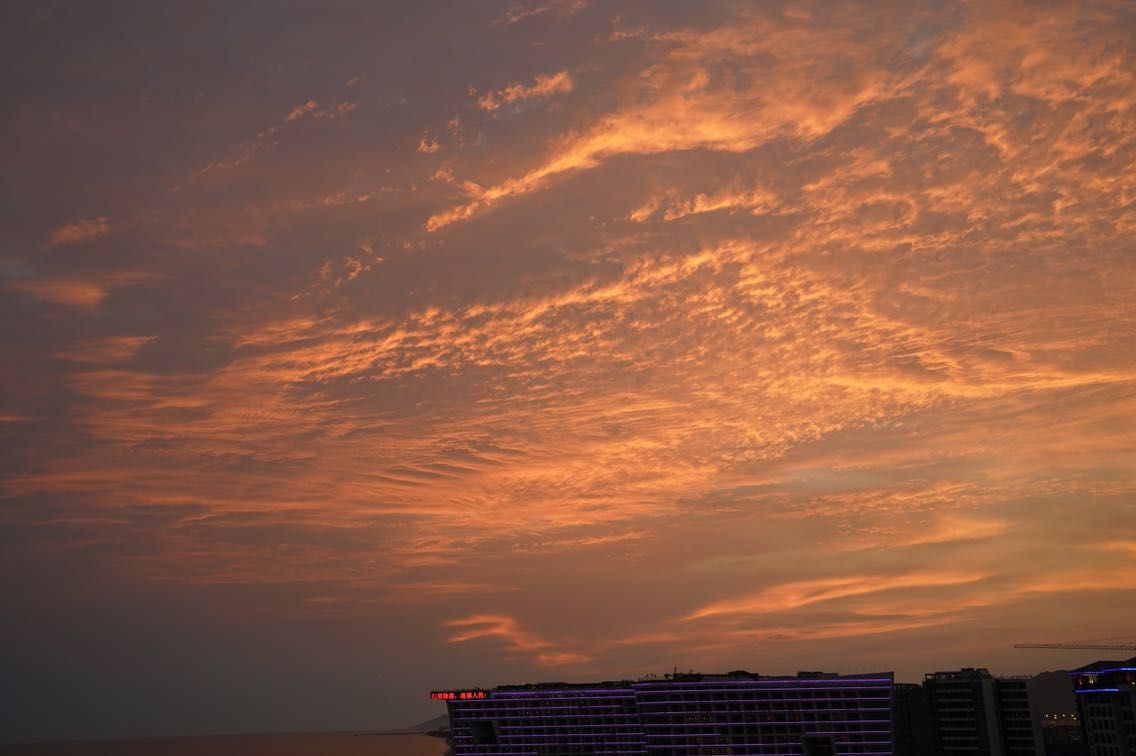 一组晚霞的形成与消散