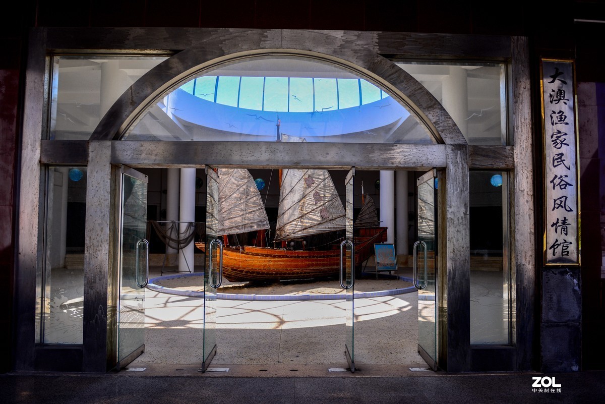 蓝蓝的天，阳江的海边。UV与偏振镜叠加产生的暗角。