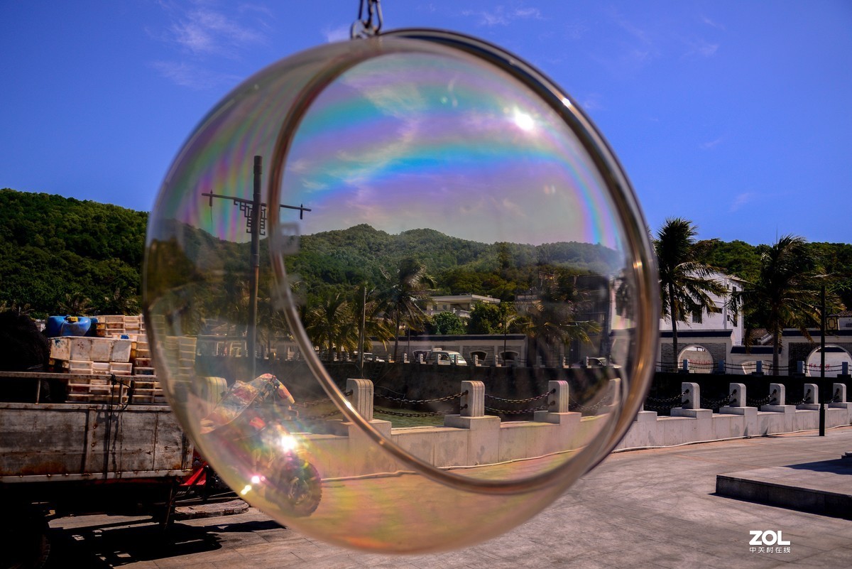 蓝蓝的天，阳江的海边。UV与偏振镜叠加产生的暗角。