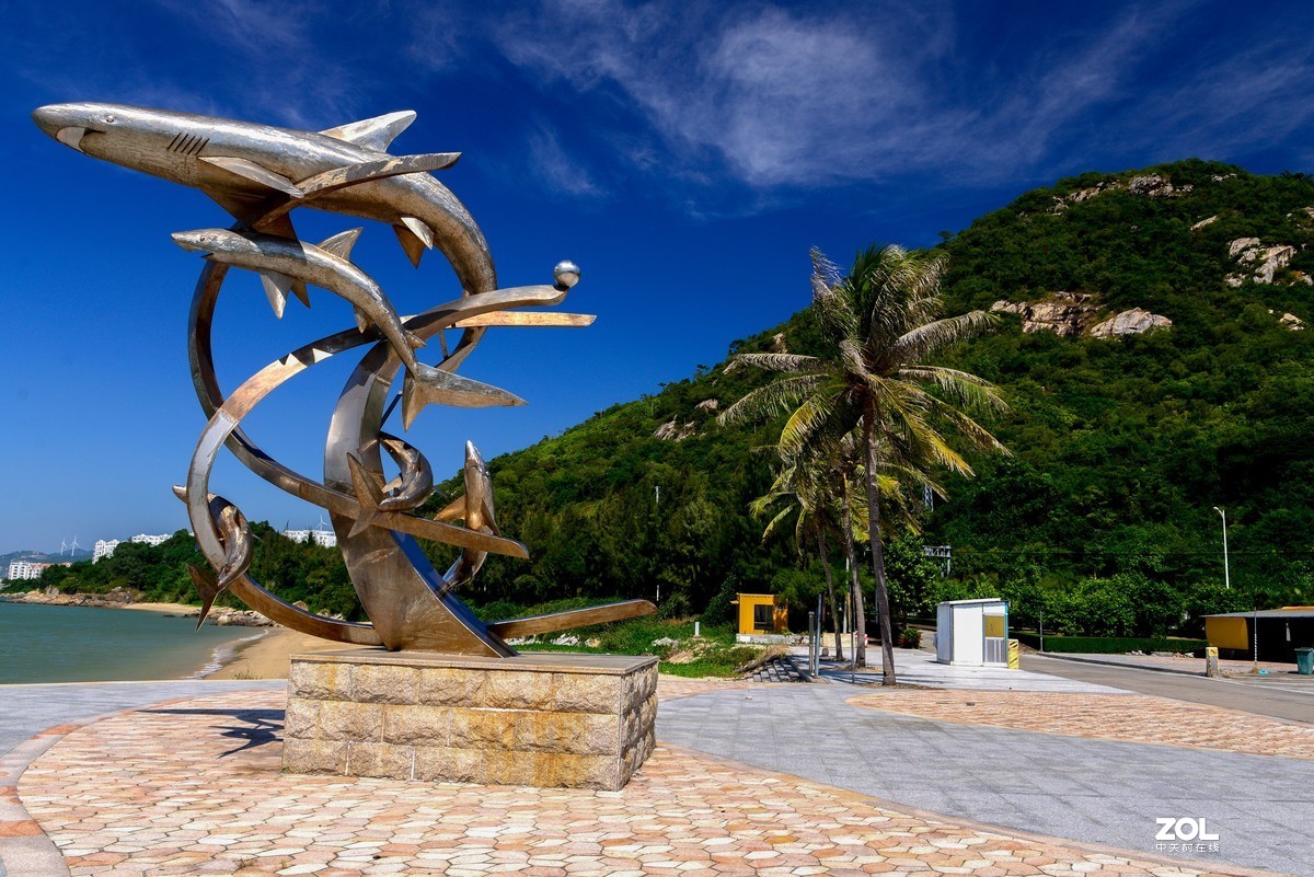 蓝蓝的天，阳江的海边。UV与偏振镜叠加产生的暗角。