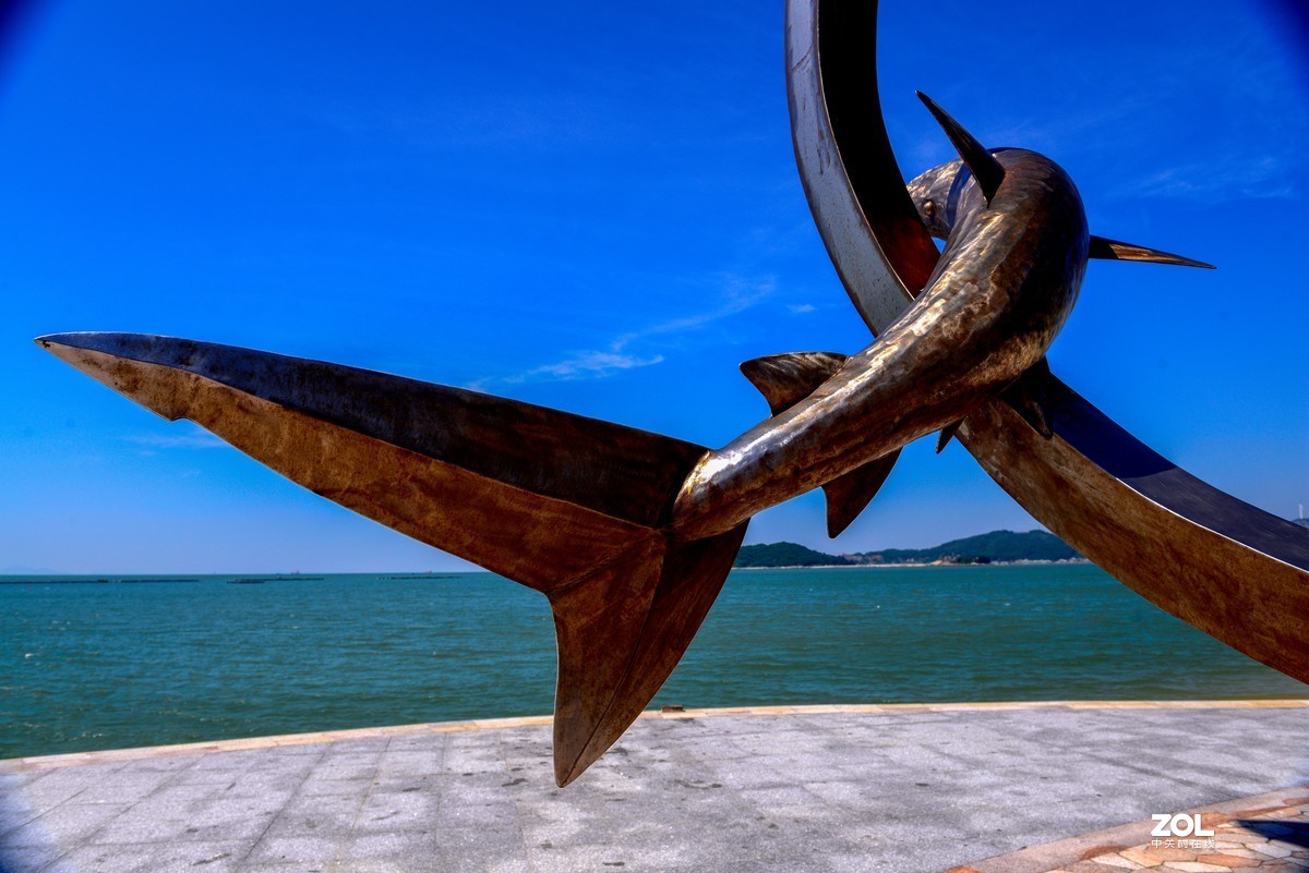 蓝蓝的天，阳江的海边。UV与偏振镜叠加产生的暗角。