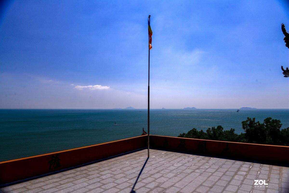 蓝蓝的天，阳江的海边。UV与偏振镜叠加产生的暗角。