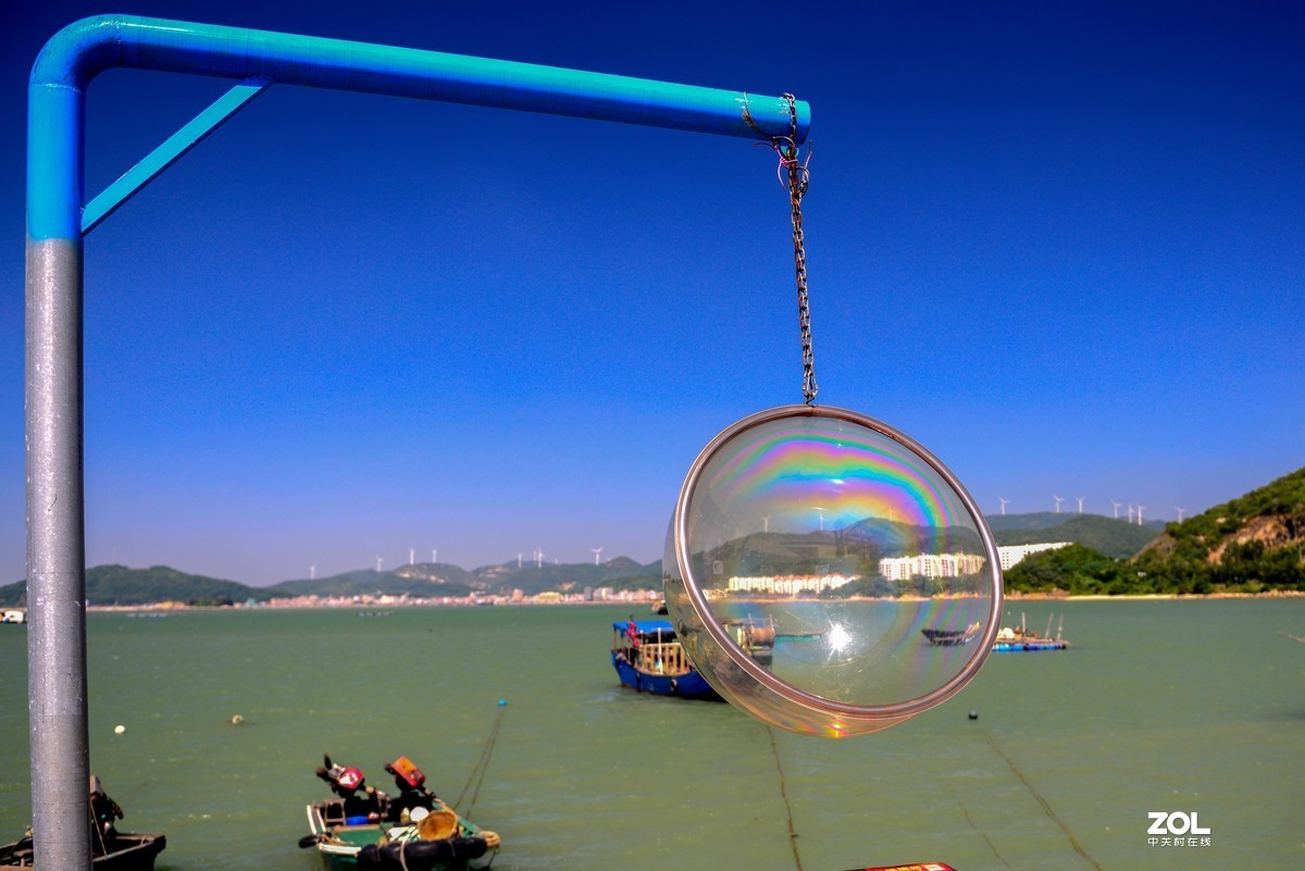 蓝蓝的天，阳江的海边。UV与偏振镜叠加产生的暗角。