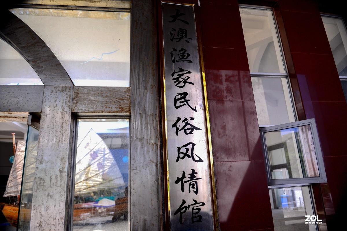 蓝蓝的天，阳江的海边。UV与偏振镜叠加产生的暗角。