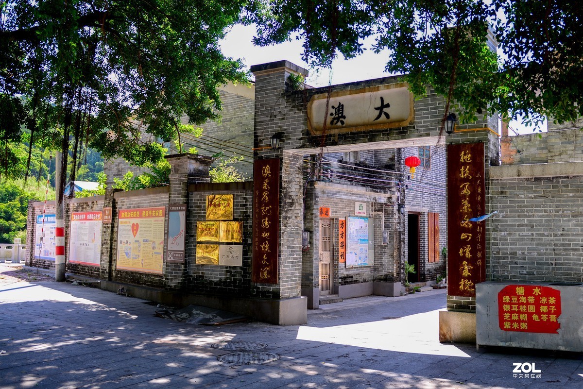 蓝蓝的天，阳江的海边。UV与偏振镜叠加产生的暗角。