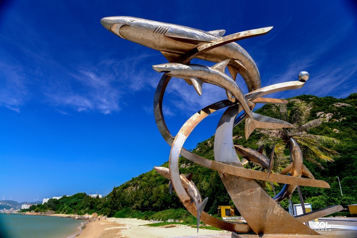 蓝蓝的天，阳江的海边。UV与偏振镜叠加产生的暗角。